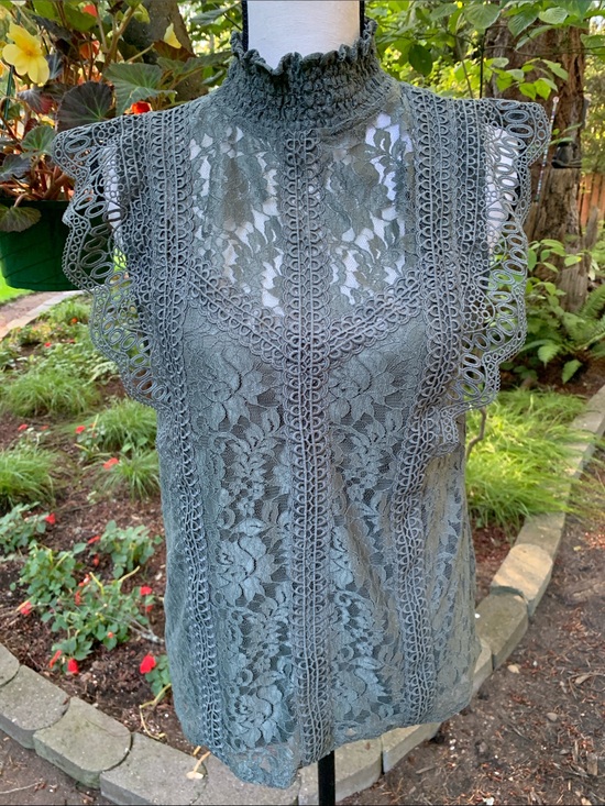 Cable & Gauge Tops - Cable & Gauge Lace Flutter Sleeve Mock Neck Top in Sage Green NWT